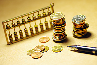 媒体管家: 前10个月新能源车险保费同比大增53% 比亚迪、小米等新“玩家”相继入局