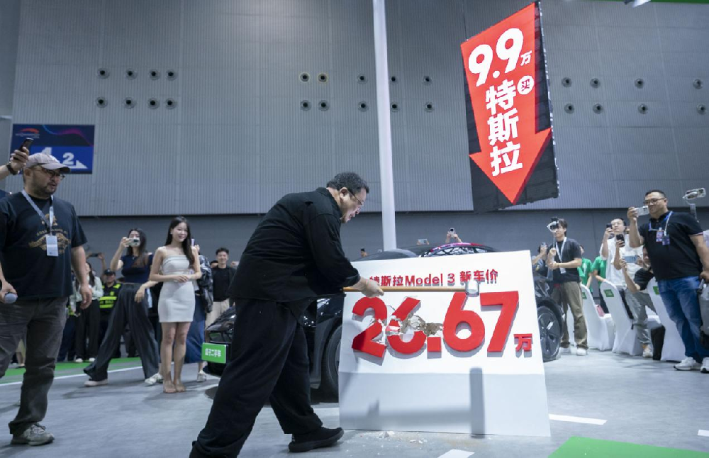 媒体管家： 9.9万元买特斯拉？罗永浩化身瓜子二手车“首席砸价官”