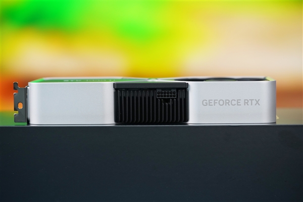 3199元游戏新神器!RTX 4060 Ti图赏(图9) 3199元游戏新神器!RTX 4060 Ti图赏(图9)