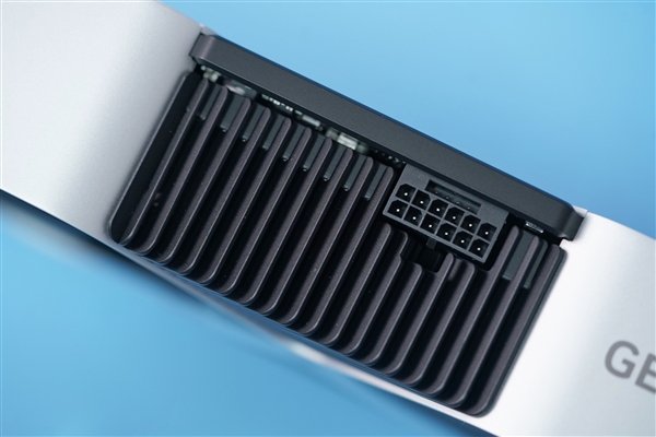 3199元游戏新神器!RTX 4060 Ti图赏(图14) 3199元游戏新神器!RTX 4060 Ti图赏(图14)