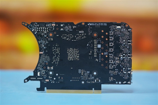 3199元游戏新神器!RTX 4060 Ti图赏(图20) 3199元游戏新神器!RTX 4060 Ti图赏(图20)