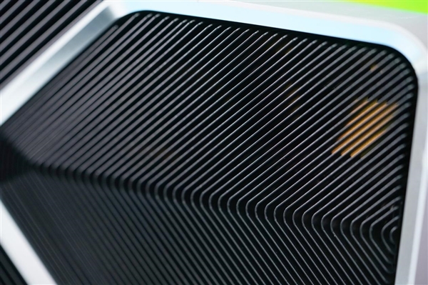 3199元游戏新神器!RTX 4060 Ti图赏(图16) 3199元游戏新神器!RTX 4060 Ti图赏(图16)